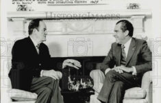 1970 Press Photo President Nixon And Hubert Humphrey Talk At White in The President'S Photographer Worksheet